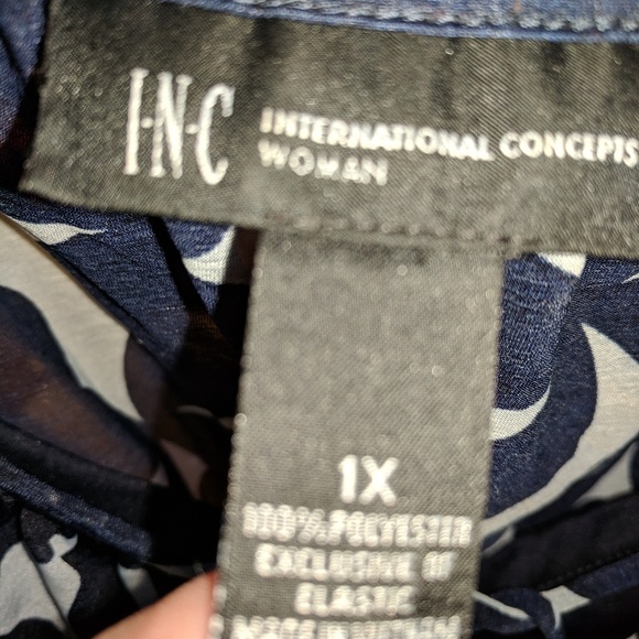 Tops - Picture 4 of 6